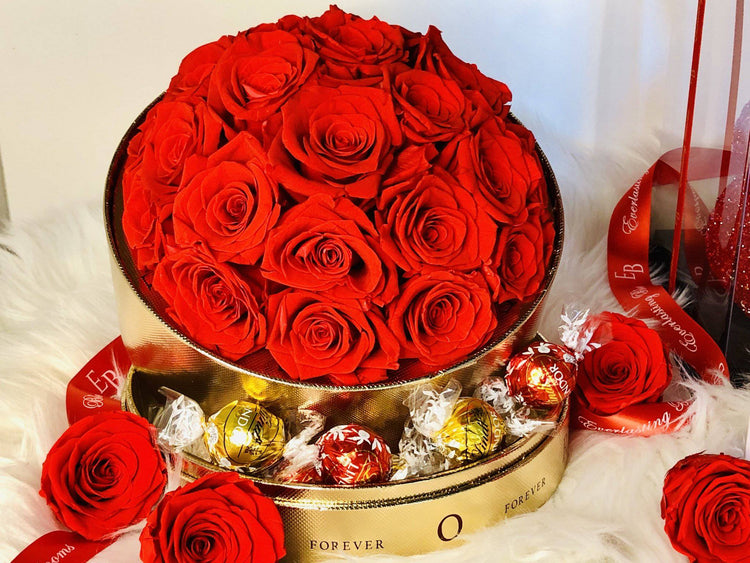V Everlasting Rose Gift Pack.