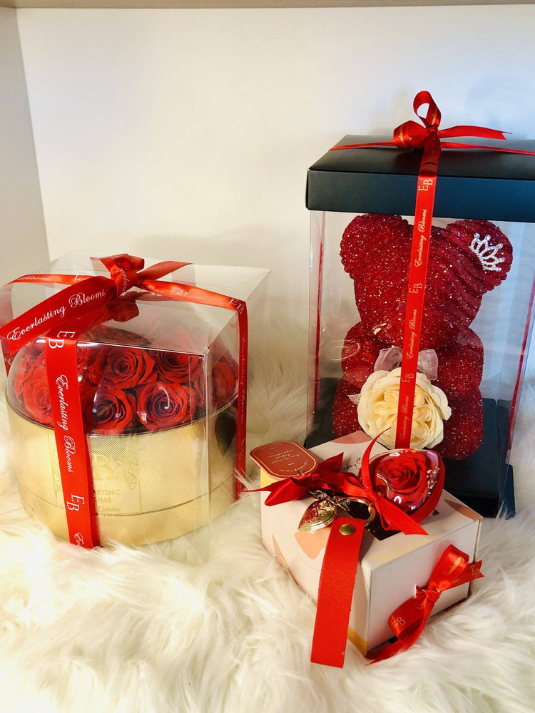 V Everlasting Rose Gift Pack.