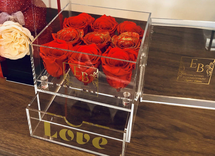 V Everlasting Red Roses Pack.
