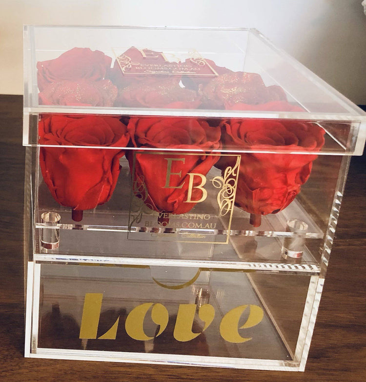 V Everlasting Red Roses Pack.