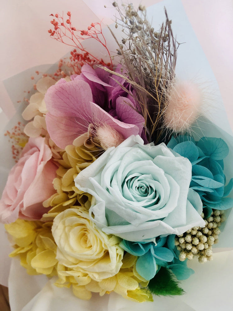 Petit La Fleur Floral Bouquet.