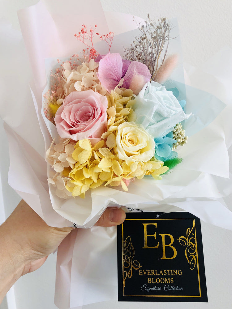 Petit La Fleur Floral Bouquet.