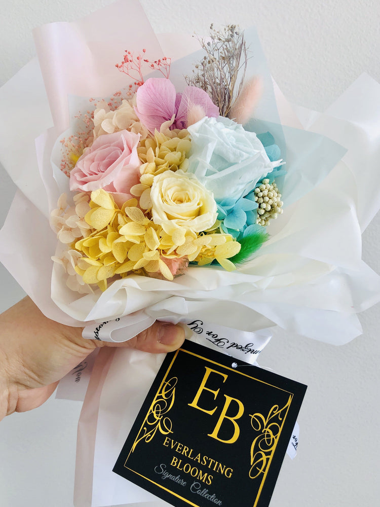 Petit La Fleur Floral Bouquet.