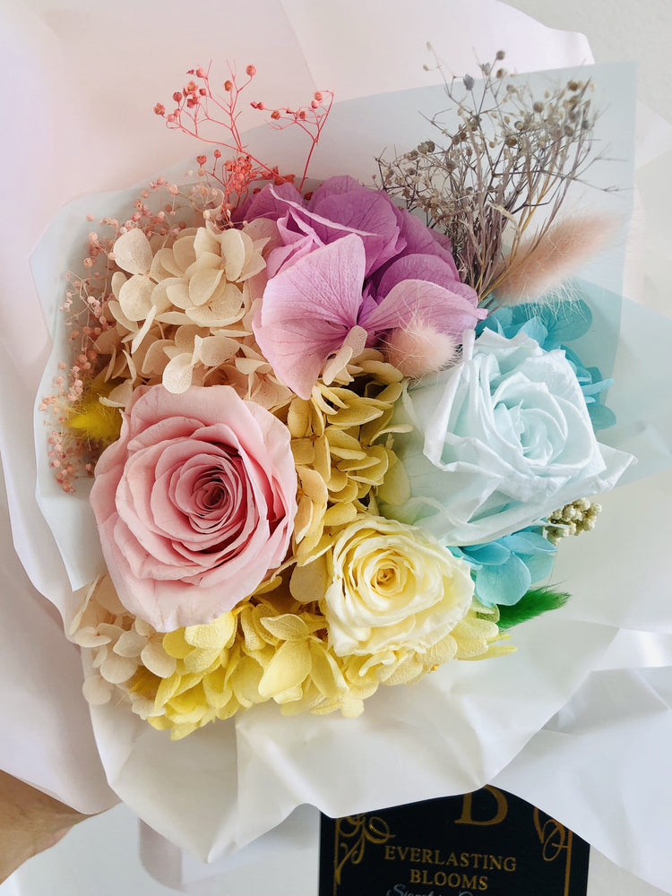 Petit La Fleur Floral Bouquet.